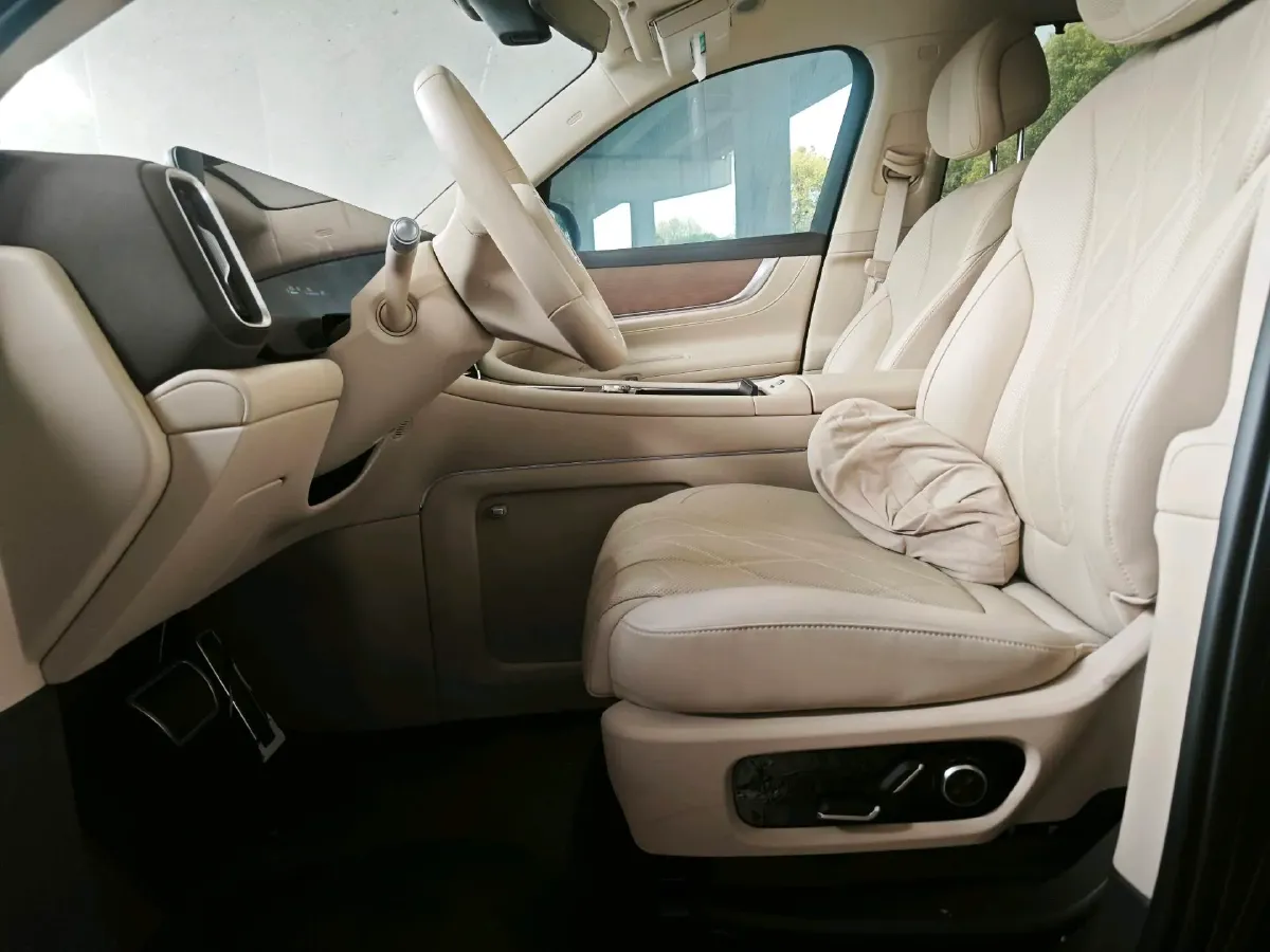 2024 AITO AITO M9 1.5T 152HP L4 REEV 42KWH,autocango,china used car exporter,china ev exporter,chinese used car exporter,chinese used ev exporter