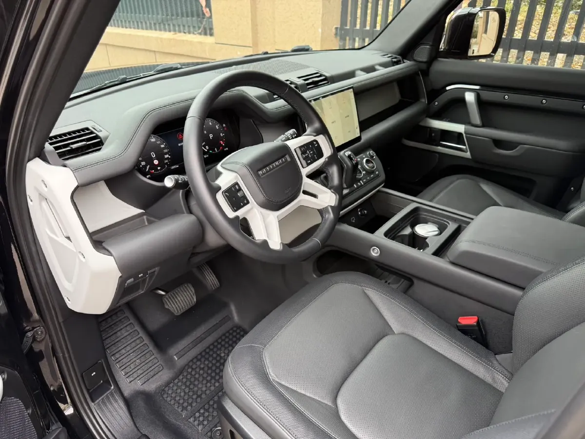 2024 Land Rover Defender 3.0T 400HP L6 8AT,autocango,china used car exporter,china ev exporter,chinese used car exporter,chinese used ev exporter