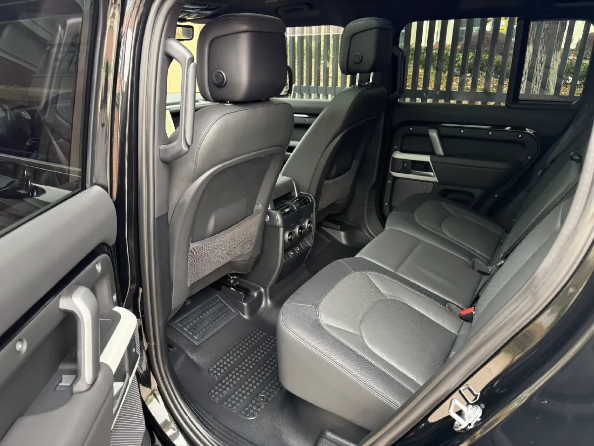 2024 Land Rover Defender 3.0T 400HP L6 8AT,autocango,china used car exporter,china ev exporter,chinese used car exporter,chinese used ev exporter