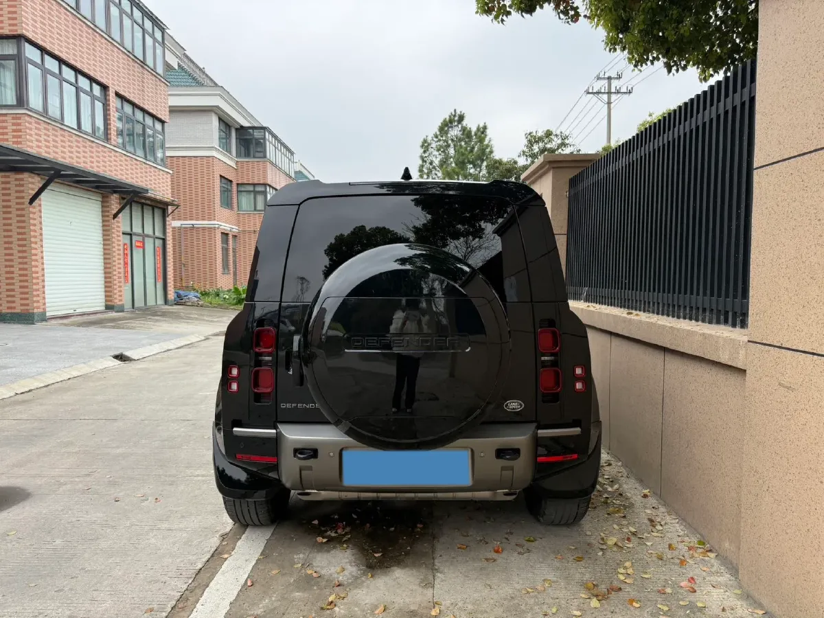 2024 Land Rover Defender 3.0T 400HP L6 8AT,autocango,china used car exporter,china ev exporter,chinese used car exporter,chinese used ev exporter