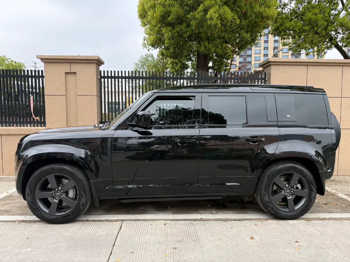 2024 Land Rover Defender 3.0T 400HP L6 8AT,autocango,china used car exporter,china ev exporter,chinese used car exporter,chinese used ev exporter