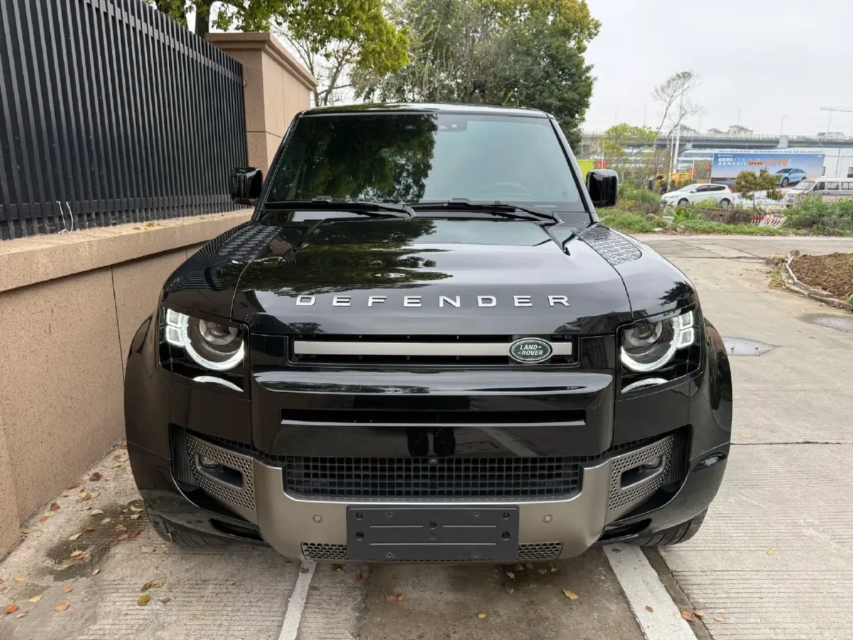 2024 Land Rover Defender 3.0T 400HP L6 8AT,autocango,china used car exporter,china ev exporter,chinese used car exporter,chinese used ev exporter