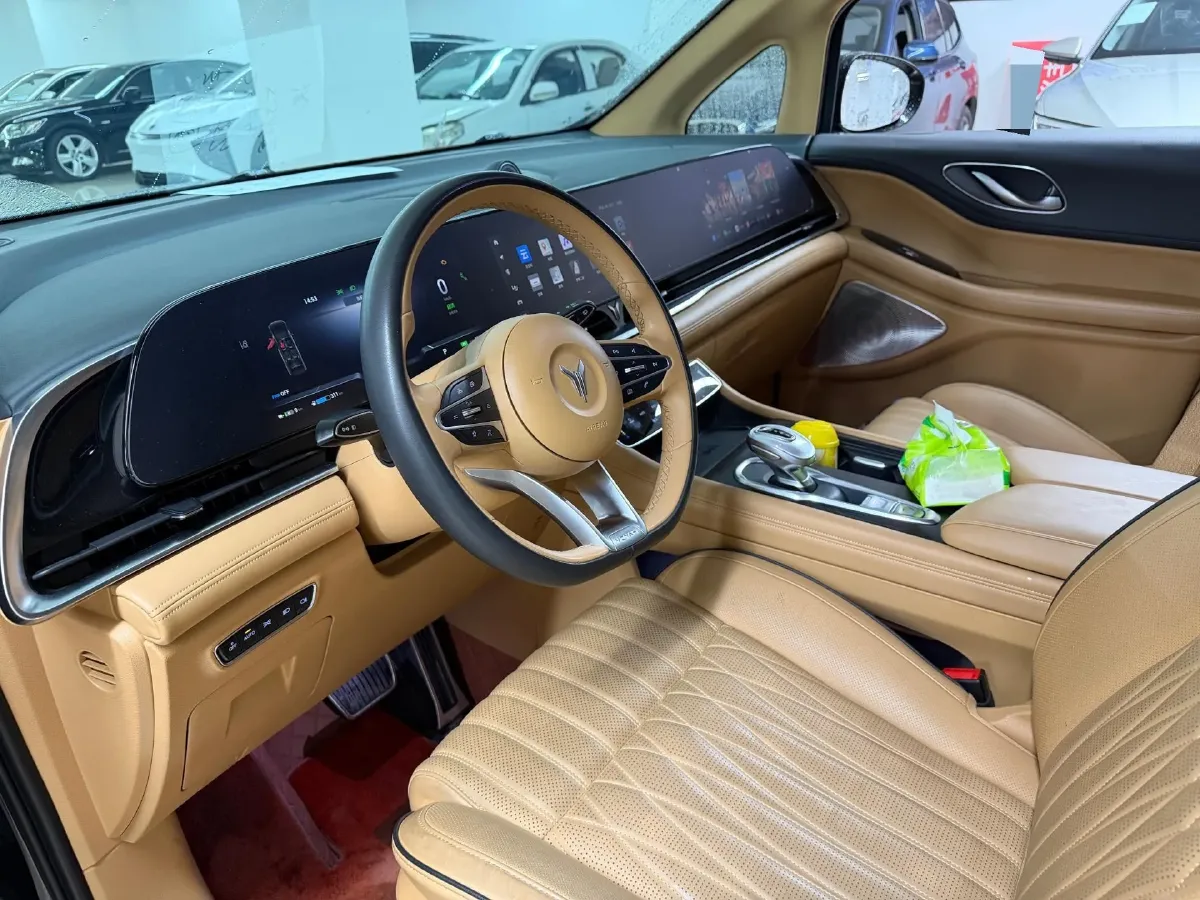 2022 Voyah Dream 1.5T 136HP L4 PHEV 25.57KWH,autocango,china used car exporter,china ev exporter,chinese used car exporter,chinese used ev exporter