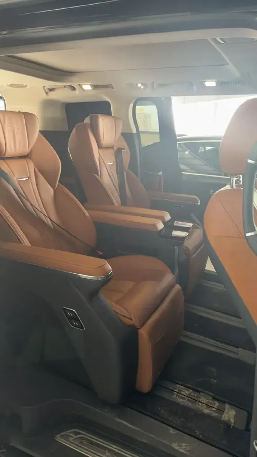 2023 HongQi HQ9 2.0T 252HP L4 8AT,autocango,china used car exporter,china ev exporter,chinese used car exporter,chinese used ev exporter