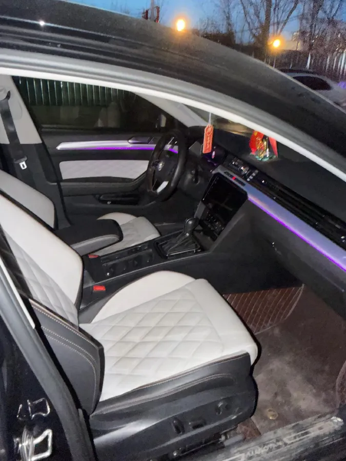 2023 Volkswagen Magotan 2.0T 220HP L4 7DCT,autocango,china used car exporter,china ev exporter,chinese used car exporter,chinese used ev exporter