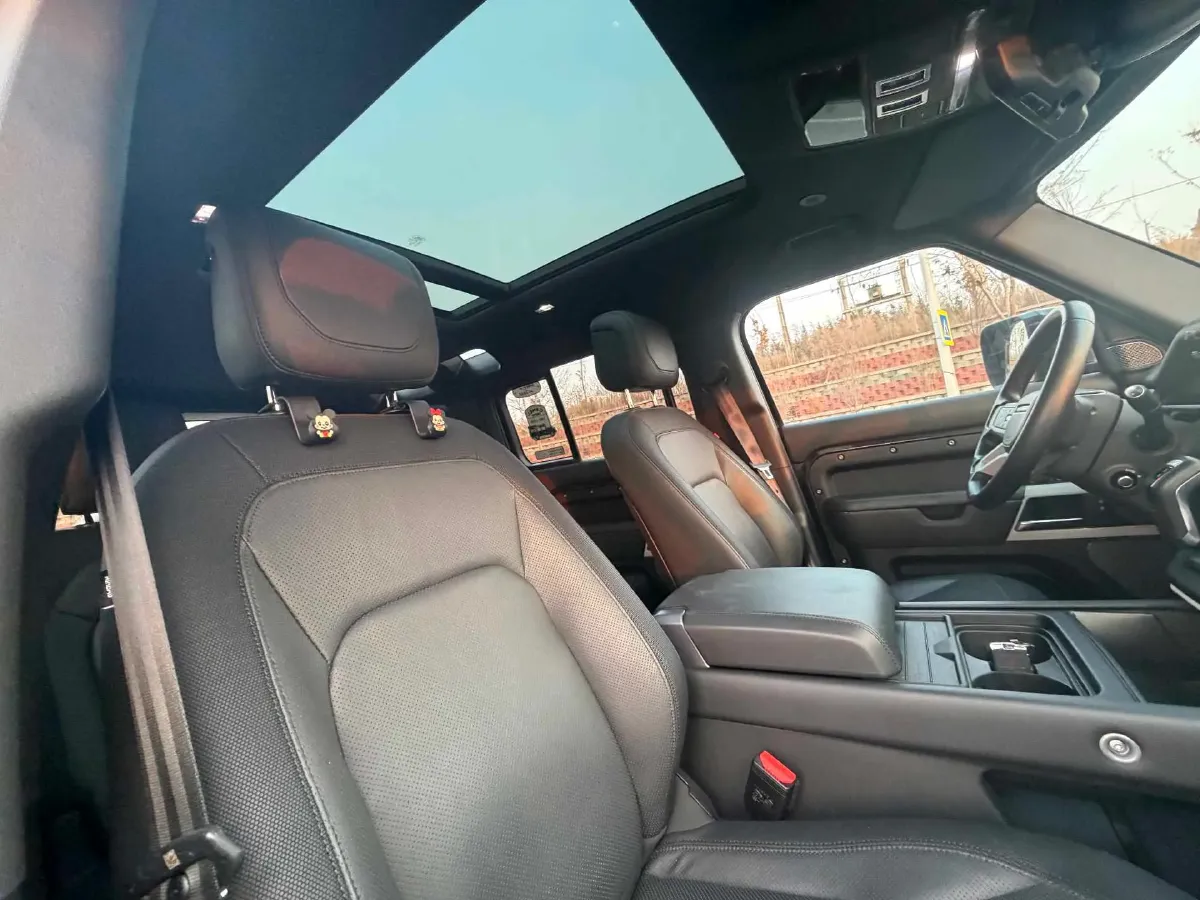 2023 Land Rover Defender 3.0T 400HP L6 8AT,autocango,china used car exporter,china ev exporter,chinese used car exporter,chinese used ev exporter