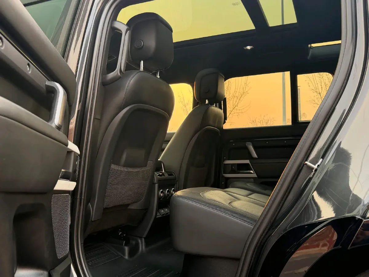 2023 Land Rover Defender 3.0T 400HP L6 8AT,autocango,china used car exporter,china ev exporter,chinese used car exporter,chinese used ev exporter