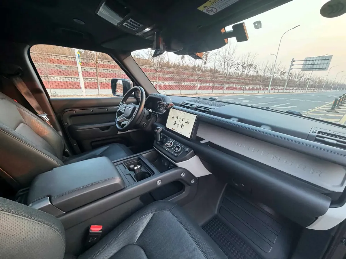 2023 Land Rover Defender 3.0T 400HP L6 8AT,autocango,china used car exporter,china ev exporter,chinese used car exporter,chinese used ev exporter