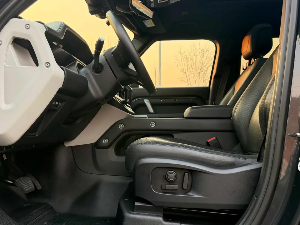 2023 Land Rover Defender 3.0T 400HP L6 8AT,autocango,china used car exporter,china ev exporter,chinese used car exporter,chinese used ev exporter