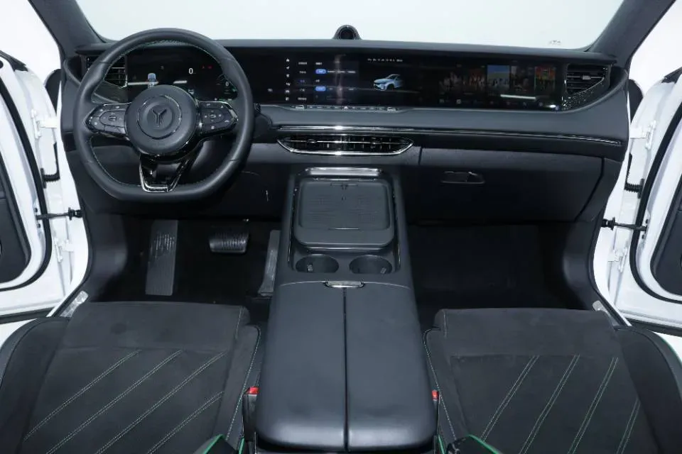 2025 Voyah FREE 1.5T 150HP L4 REEV 43KWH,autocango,china used car exporter,china ev exporter,chinese used car exporter,chinese used ev exporter