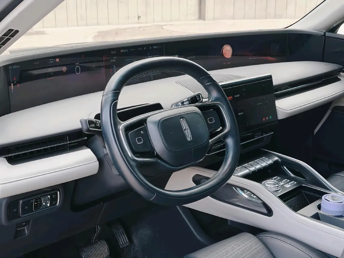 2023 Lincoln Nautilus 2.0T 261HP L4 8AT,autocango,china used car exporter,china ev exporter,chinese used car exporter,chinese used ev exporter