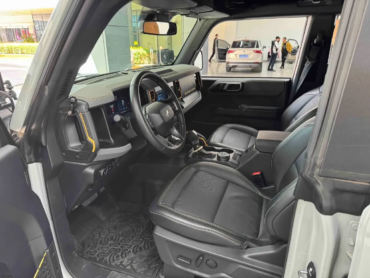 2024 Ford Bronco 2.3T 275HP L4 10AT,autocango,china used car exporter,china ev exporter,chinese used car exporter,chinese used ev exporter