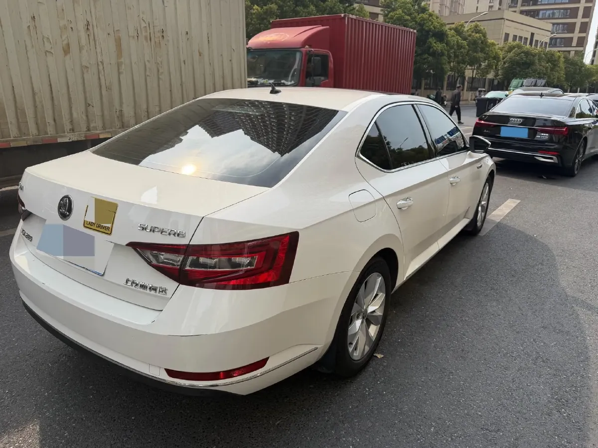 2018 Skoda Superb 1.8T 180HP L4 7DCT,autocango,china used car exporter,china ev exporter,chinese used car exporter,chinese used ev exporter