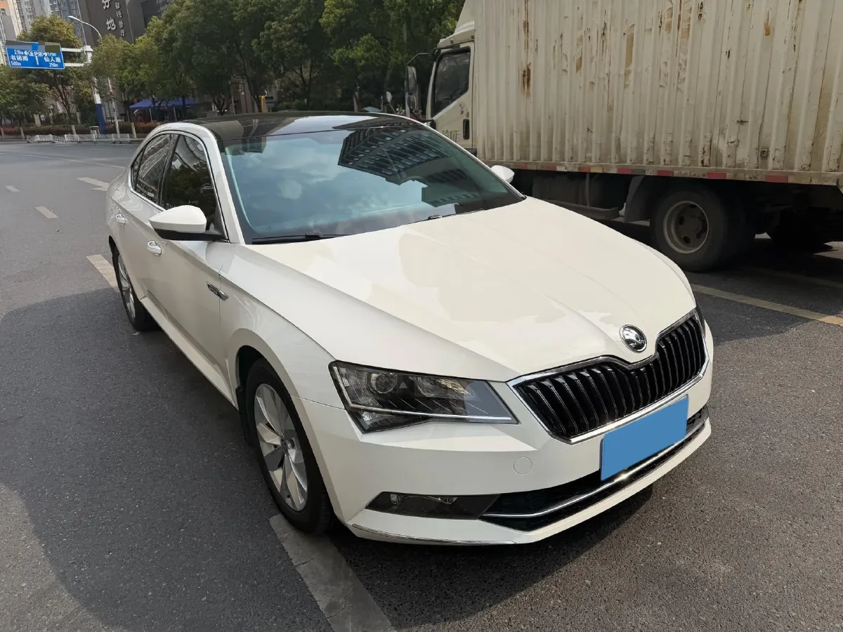 2018 Skoda Superb 1.8T 180HP L4 7DCT,autocango,china used car exporter,china ev exporter,chinese used car exporter,chinese used ev exporter