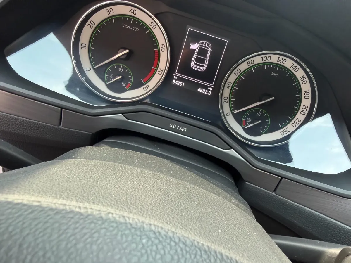 2018 Skoda Superb 1.8T 180HP L4 7DCT,autocango,china used car exporter,china ev exporter,chinese used car exporter,chinese used ev exporter