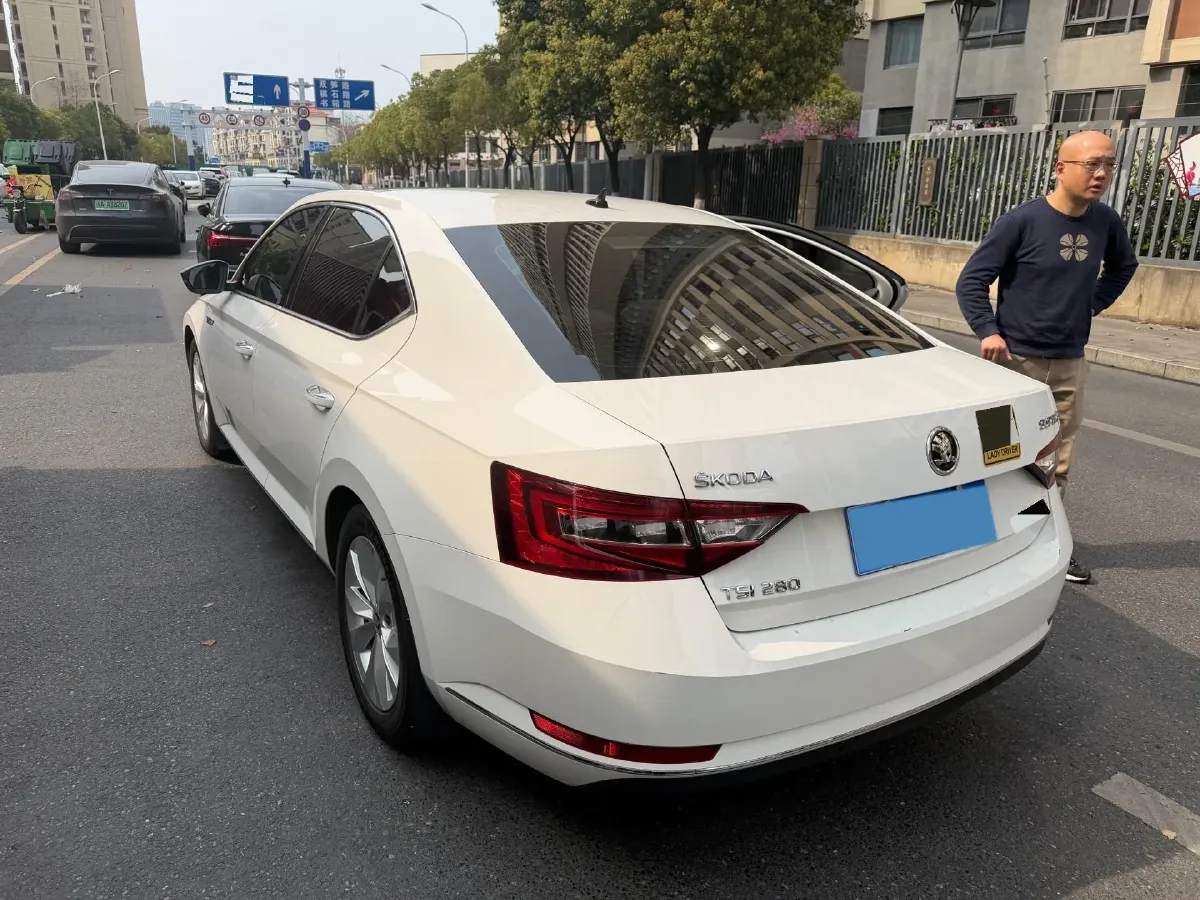 2018 Skoda Superb 1.8T 180HP L4 7DCT,autocango,china used car exporter,china ev exporter,chinese used car exporter,chinese used ev exporter