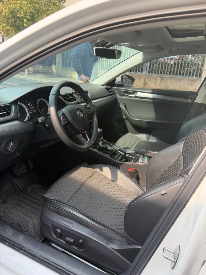 2018 Skoda Superb 1.8T 180HP L4 7DCT,autocango,china used car exporter,china ev exporter,chinese used car exporter,chinese used ev exporter