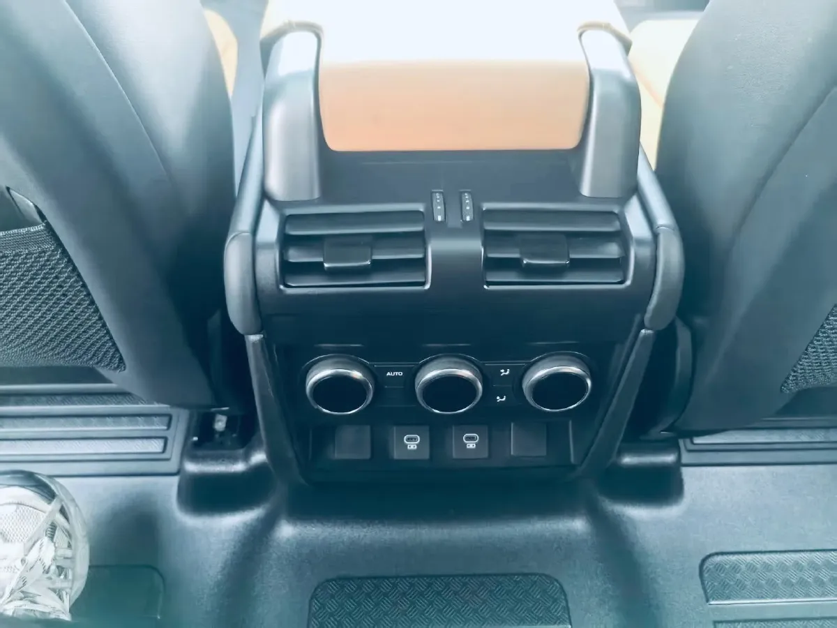 2024 Land Rover Defender 3.0T 400HP L6 8AT,autocango,china used car exporter,china ev exporter,chinese used car exporter,chinese used ev exporter