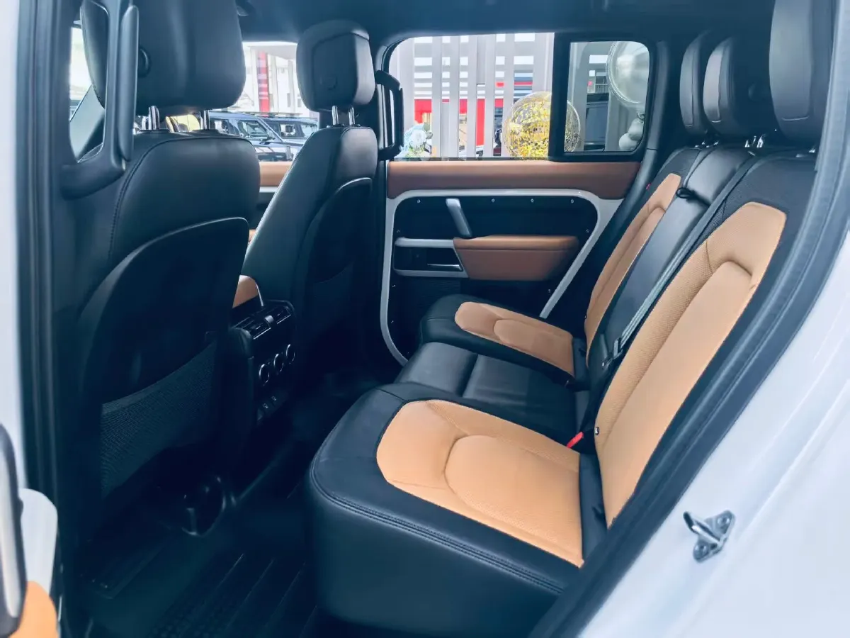 2024 Land Rover Defender 3.0T 400HP L6 8AT,autocango,china used car exporter,china ev exporter,chinese used car exporter,chinese used ev exporter