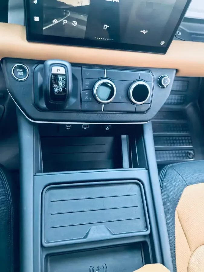 2024 Land Rover Defender 3.0T 400HP L6 8AT,autocango,china used car exporter,china ev exporter,chinese used car exporter,chinese used ev exporter