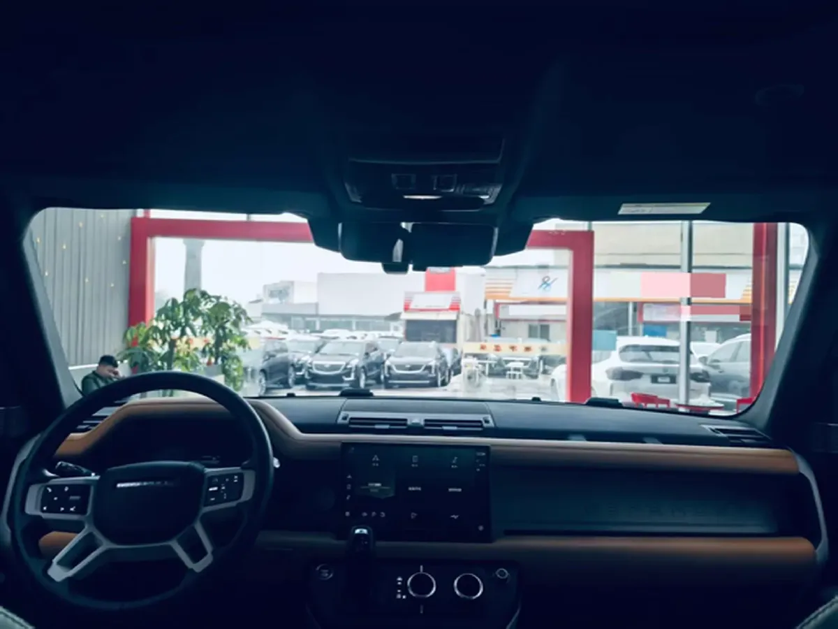 2024 Land Rover Defender 3.0T 400HP L6 8AT,autocango,china used car exporter,china ev exporter,chinese used car exporter,chinese used ev exporter