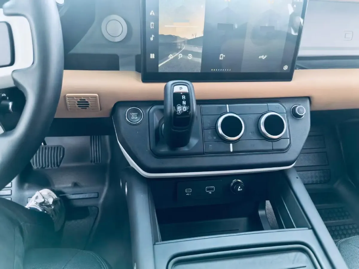 2024 Land Rover Defender 3.0T 400HP L6 8AT,autocango,china used car exporter,china ev exporter,chinese used car exporter,chinese used ev exporter