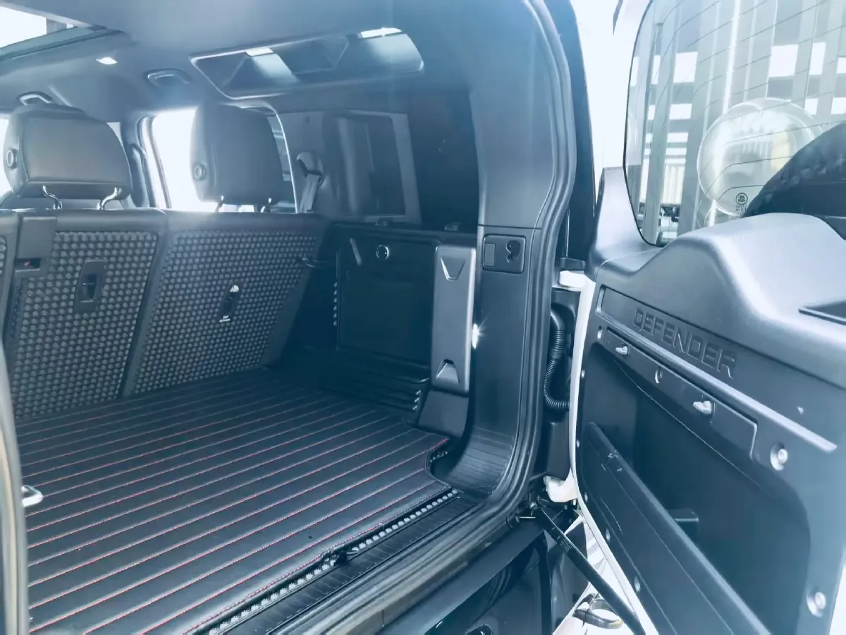 2024 Land Rover Defender 3.0T 400HP L6 8AT,autocango,china used car exporter,china ev exporter,chinese used car exporter,chinese used ev exporter
