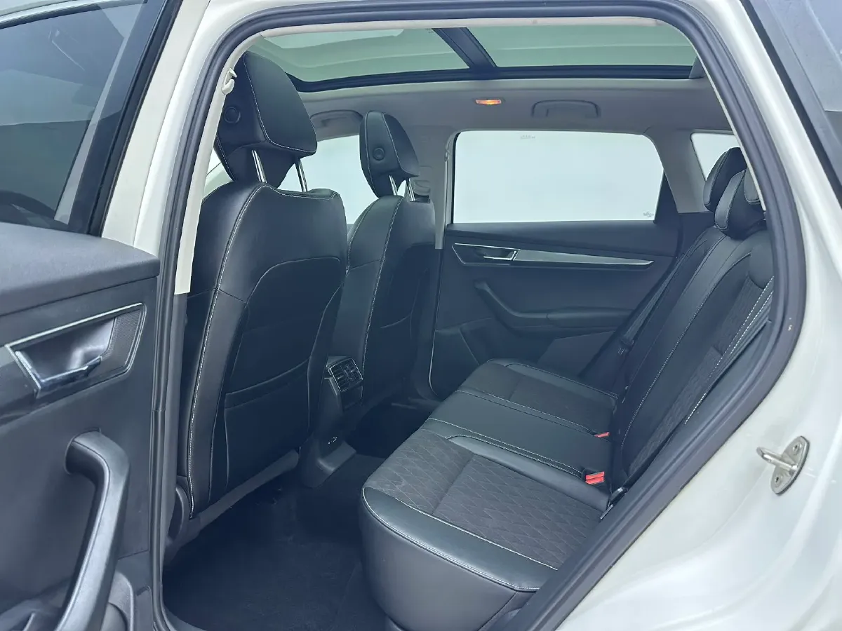 2021 Skoda Karoq 1.4T 150HP L4 7DCT,autocango,china used car exporter,china ev exporter,chinese used car exporter,chinese used ev exporter