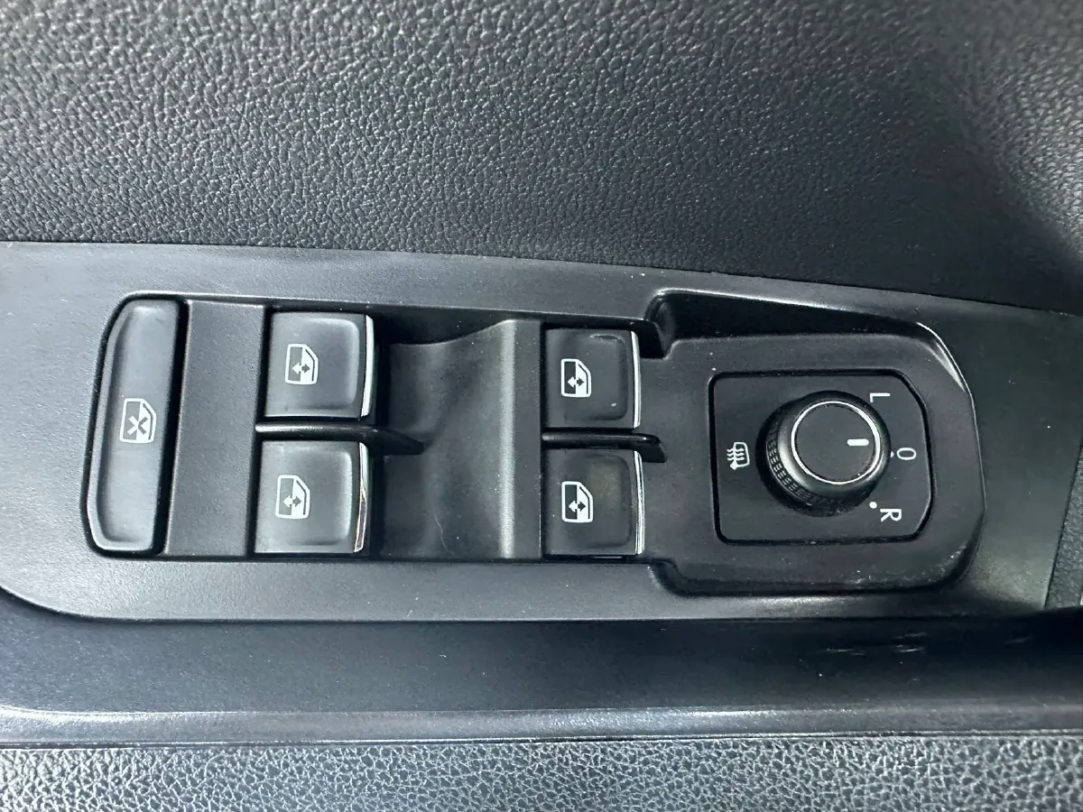 2021 Skoda Karoq 1.4T 150HP L4 7DCT,autocango,china used car exporter,china ev exporter,chinese used car exporter,chinese used ev exporter