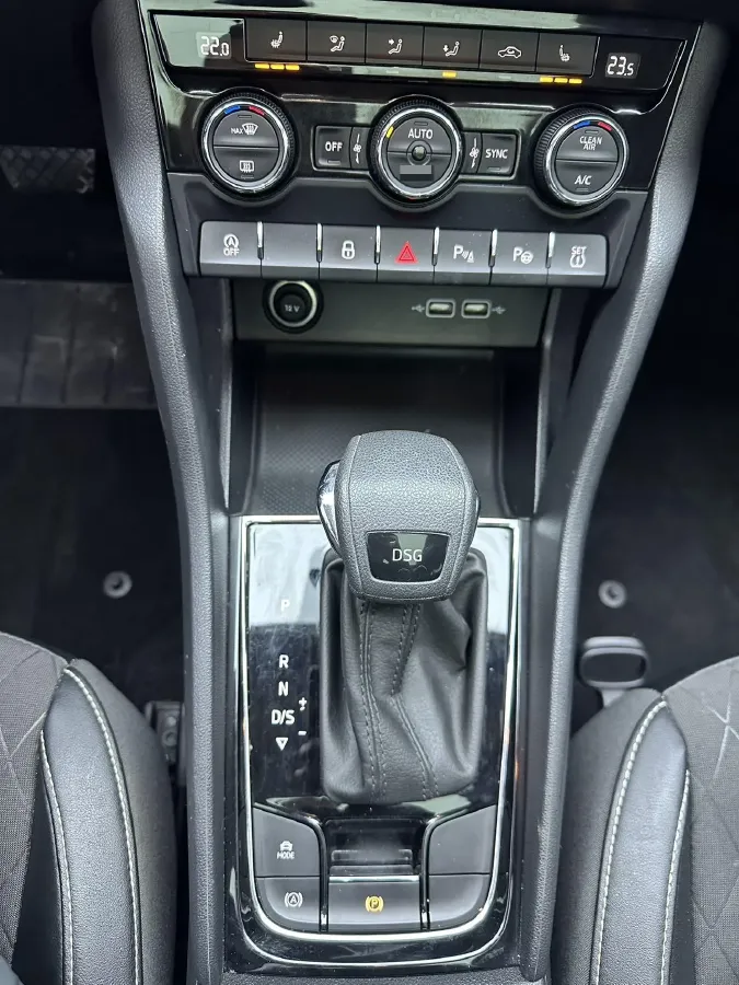 2021 Skoda Karoq 1.4T 150HP L4 7DCT,autocango,china used car exporter,china ev exporter,chinese used car exporter,chinese used ev exporter