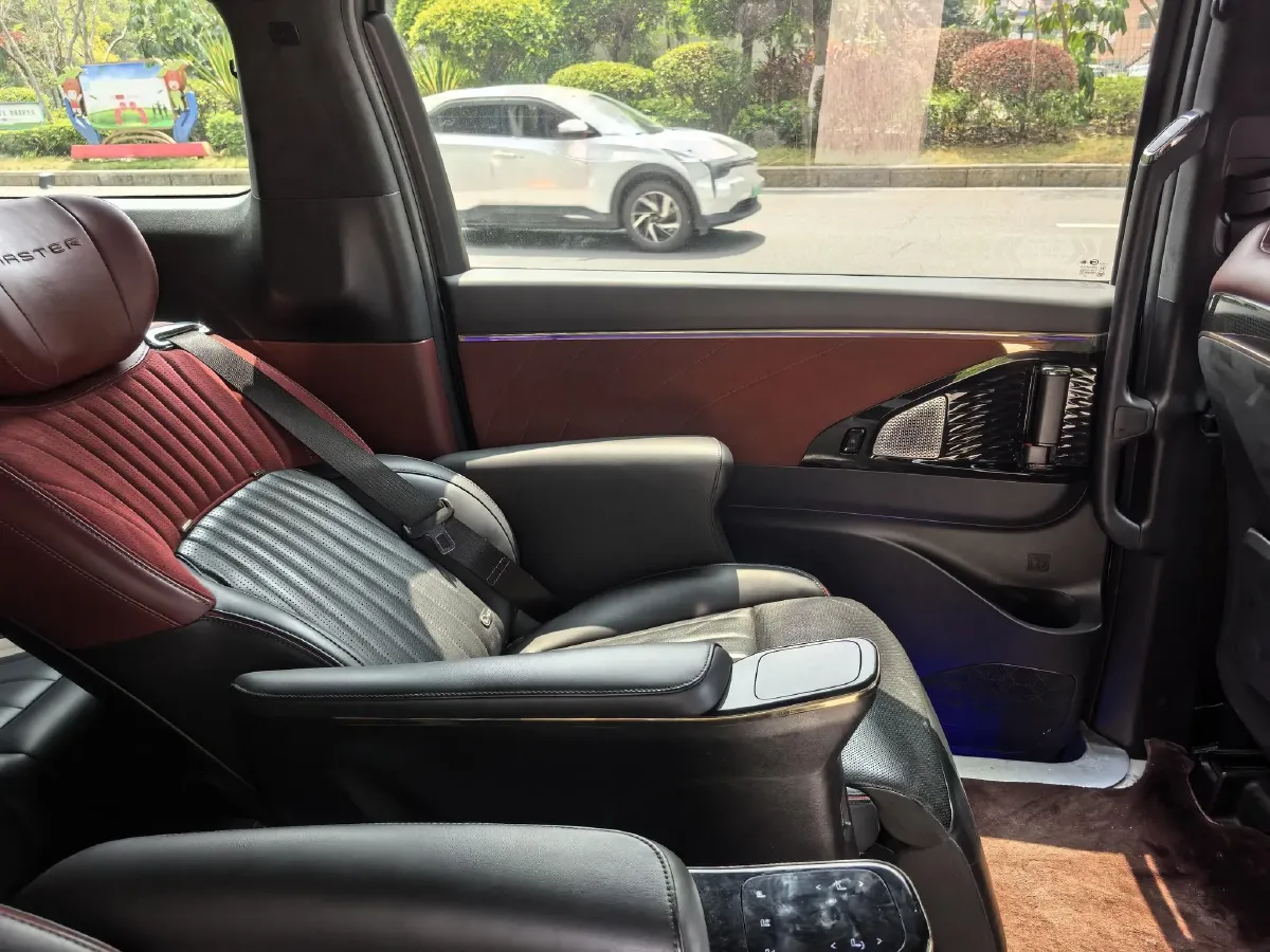 2023 GAC Trumpchi M8 2.0T 252HP L4 8AT,autocango,china used car exporter,china ev exporter,chinese used car exporter,chinese used ev exporter