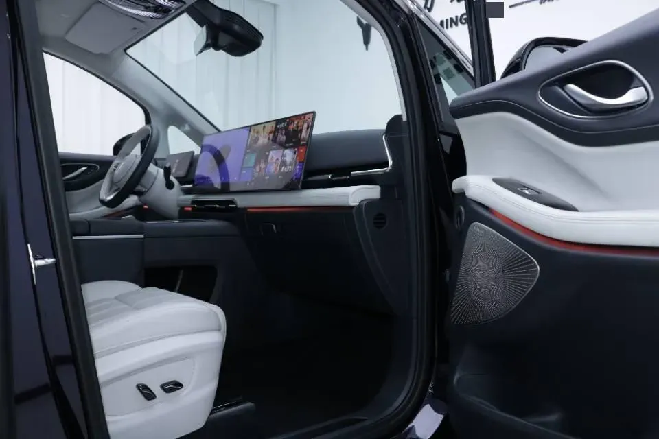 2025 Voyah Dream 1.5T 150HP L4 PHEV 41.7KWH,autocango,china used car exporter,china ev exporter,chinese used car exporter,chinese used ev exporter