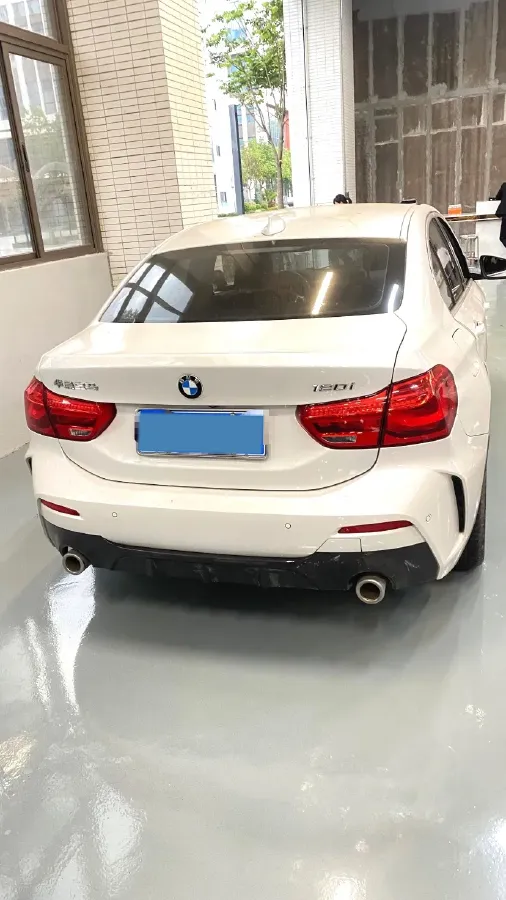 2021 BMW 1 Series 1.5T 140HP L3 7DCT,autocango,china used car exporter,china ev exporter,chinese used car exporter,chinese used ev exporter