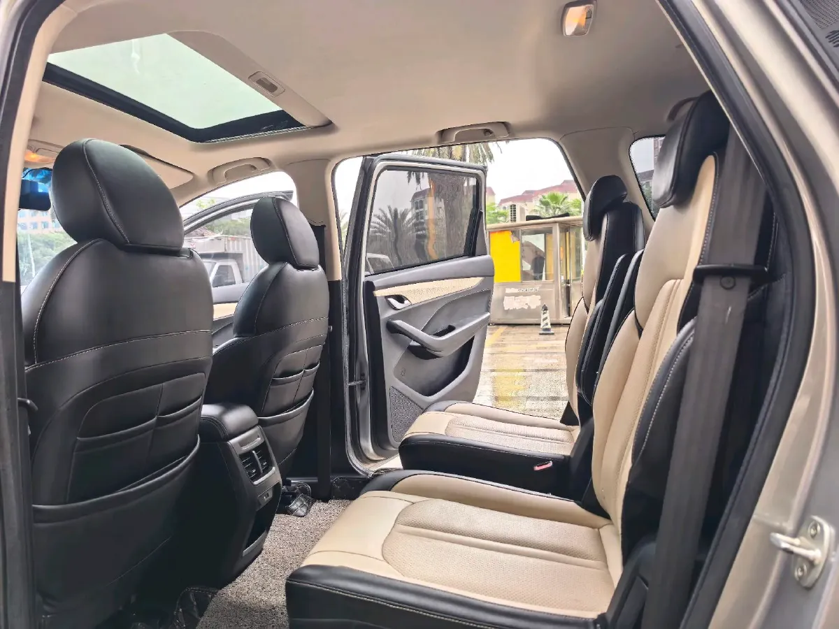 2018 BaoJun 530 1.5T 150HP L4 6MT,autocango,china used car exporter,china ev exporter,chinese used car exporter,chinese used ev exporter