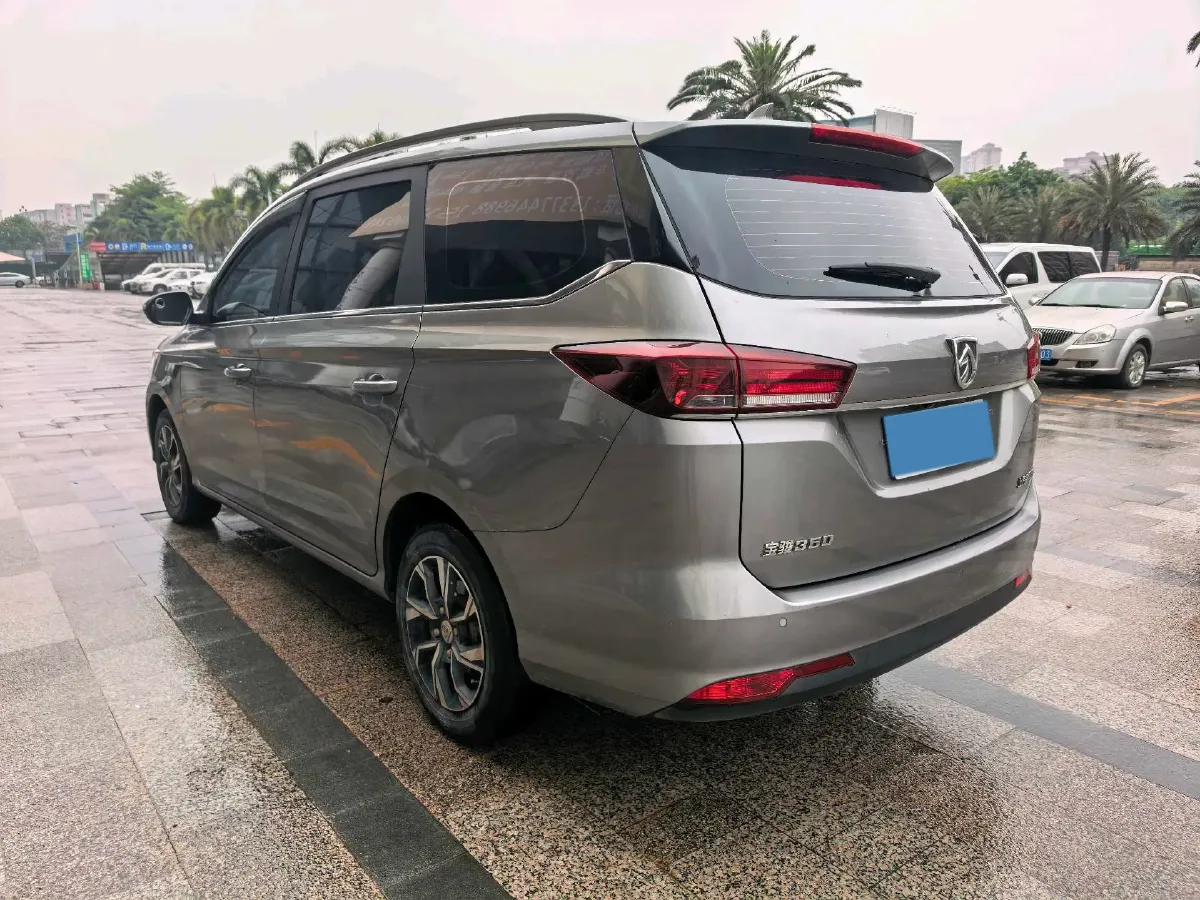 2018 BaoJun 530 1.5T 150HP L4 6MT,autocango,china used car exporter,china ev exporter,chinese used car exporter,chinese used ev exporter
