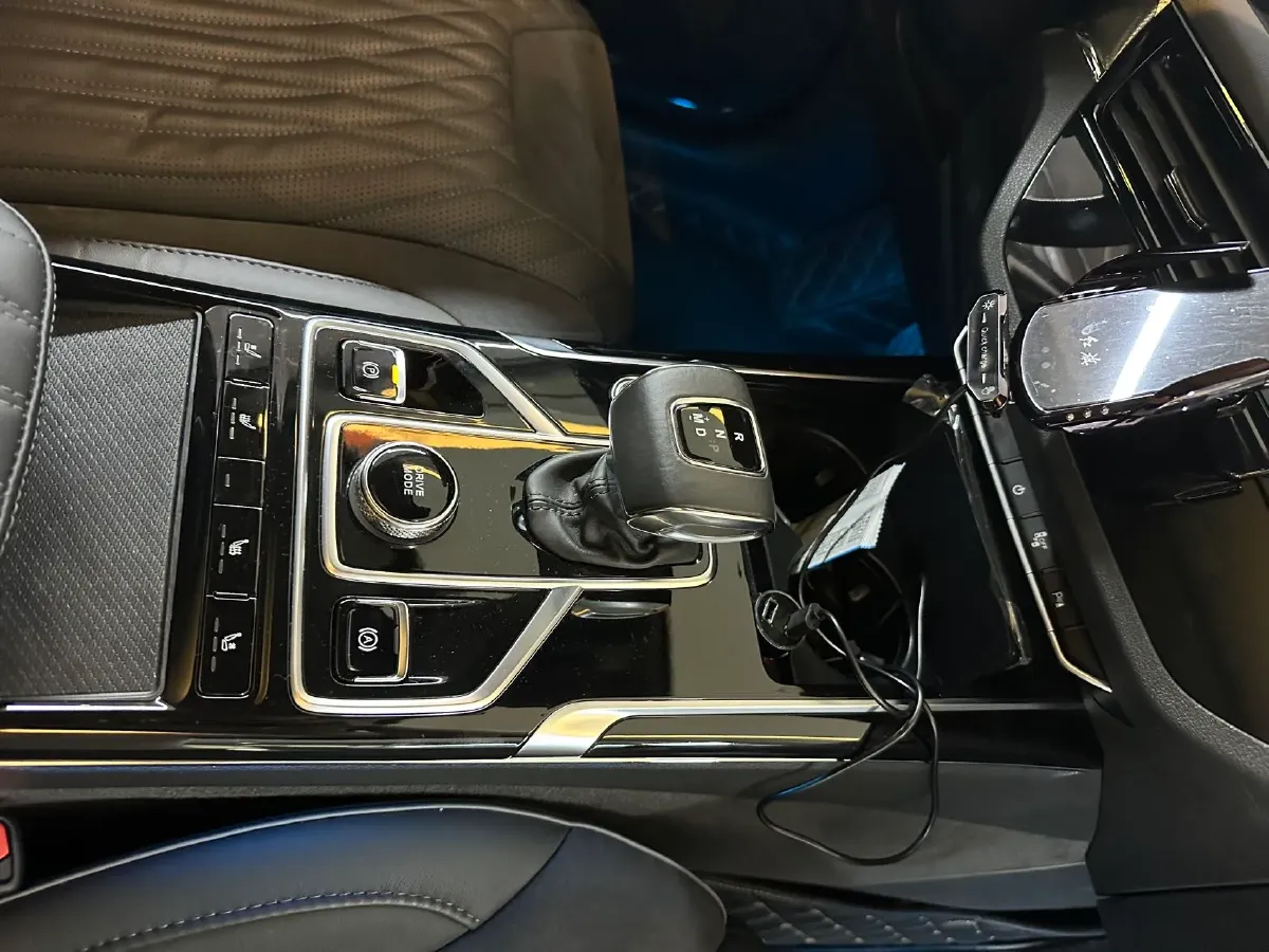 2022 HongQi HS5 2.0T 224HP L4 6AT,autocango,china used car exporter,china ev exporter,chinese used car exporter,chinese used ev exporter