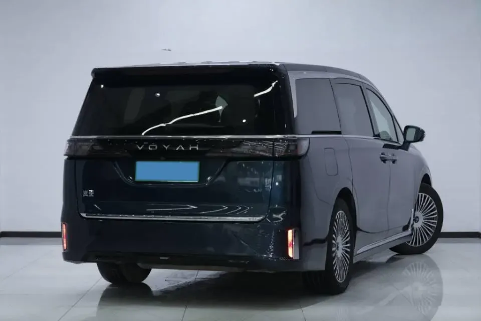 2025 Voyah Dream 1.5T 150HP L4 PHEV 41.7KWH,autocango,china used car exporter,china ev exporter,chinese used car exporter,chinese used ev exporter