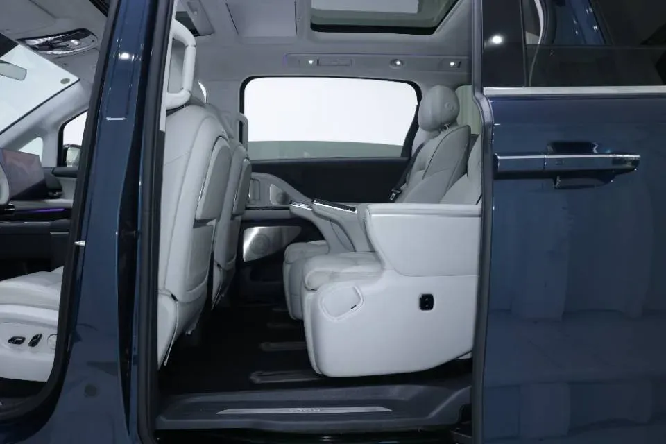 2025 Voyah Dream 1.5T 150HP L4 PHEV 41.7KWH,autocango,china used car exporter,china ev exporter,chinese used car exporter,chinese used ev exporter