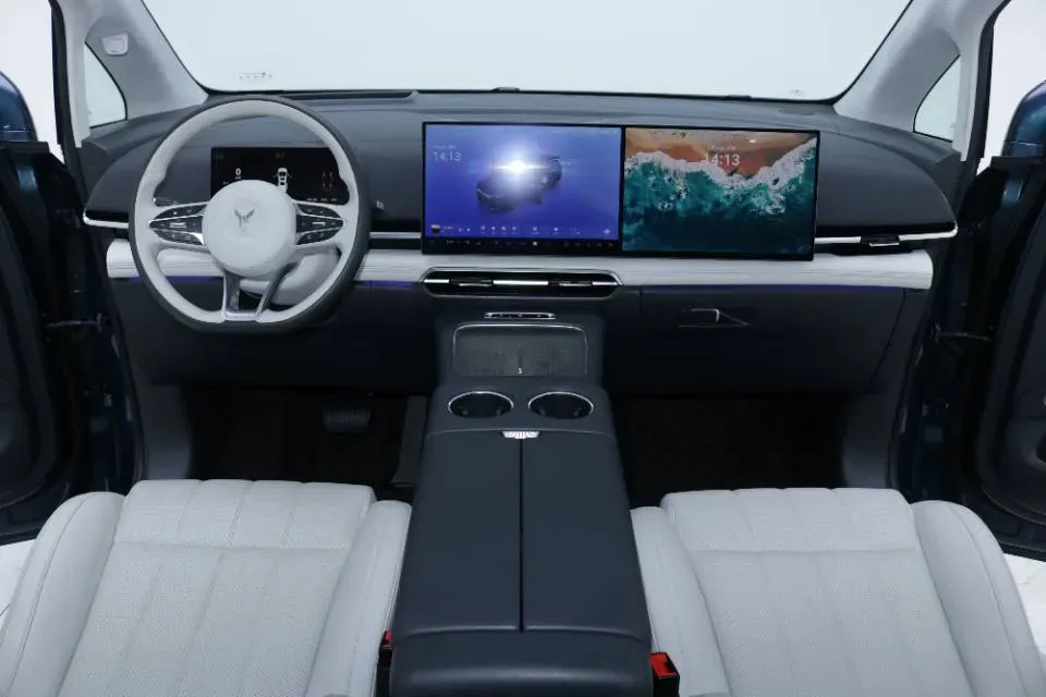 2025 Voyah Dream 1.5T 150HP L4 PHEV 41.7KWH,autocango,china used car exporter,china ev exporter,chinese used car exporter,chinese used ev exporter