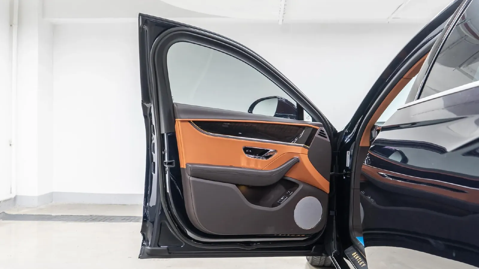 2024 Bentley Flying Spur 4.0T 549HP V8 8DCT,autocango,china used car exporter,china ev exporter,chinese used car exporter,chinese used ev exporter