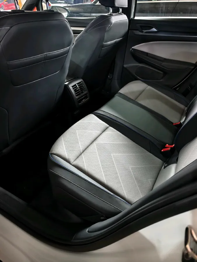 2025 Volkswagen Golf 1.5T 160HP L4 7DCT,autocango,china used car exporter,china ev exporter,chinese used car exporter,chinese used ev exporter