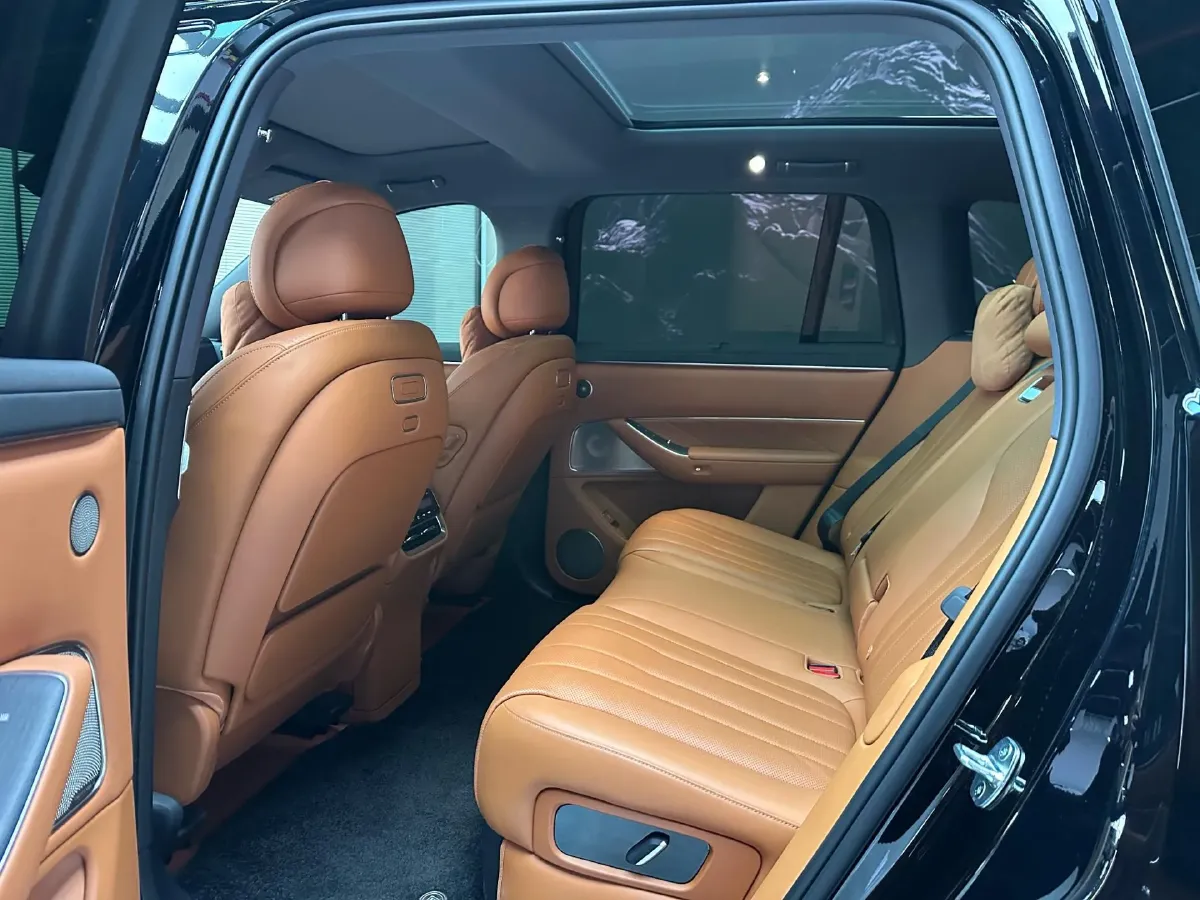 2025 AITO AITO M8 REEV 160HP REEV 53.4KWH,autocango,china used car exporter,china ev exporter,chinese used car exporter,chinese used ev exporter