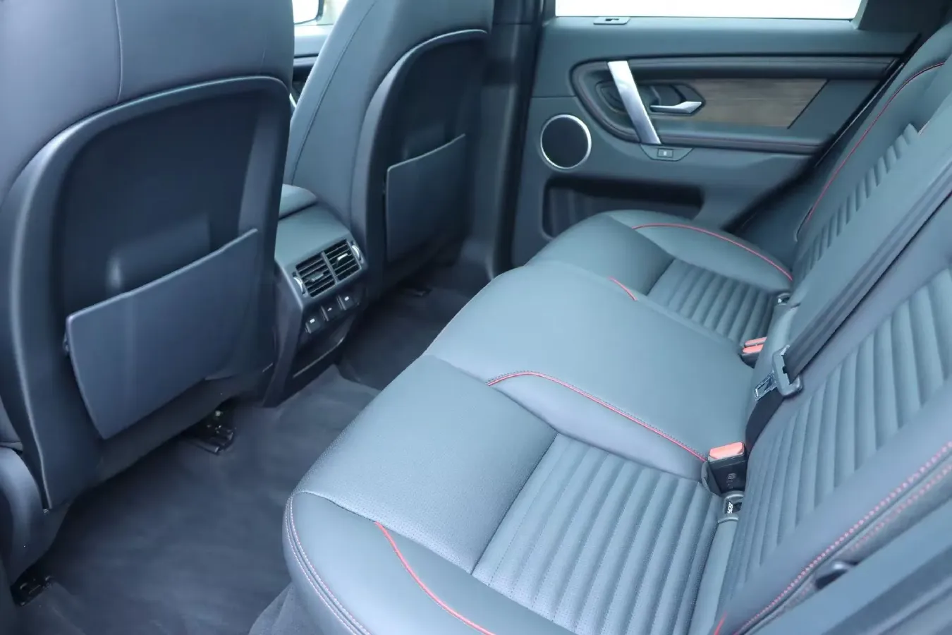 2020 Land Rover Discovery Sport 2.0T 249HP L4 9AT,autocango,china used car exporter,china ev exporter,chinese used car exporter,chinese used ev exporter