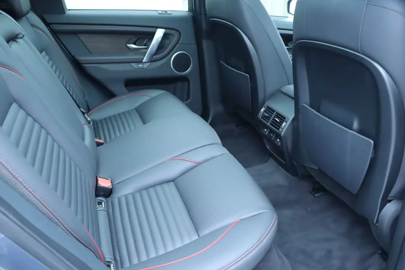 2020 Land Rover Discovery Sport 2.0T 249HP L4 9AT,autocango,china used car exporter,china ev exporter,chinese used car exporter,chinese used ev exporter