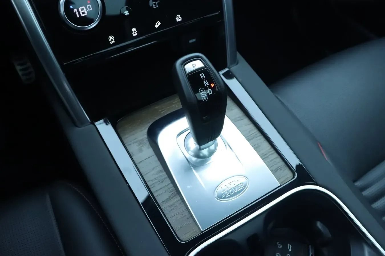 2020 Land Rover Discovery Sport 2.0T 249HP L4 9AT,autocango,china used car exporter,china ev exporter,chinese used car exporter,chinese used ev exporter