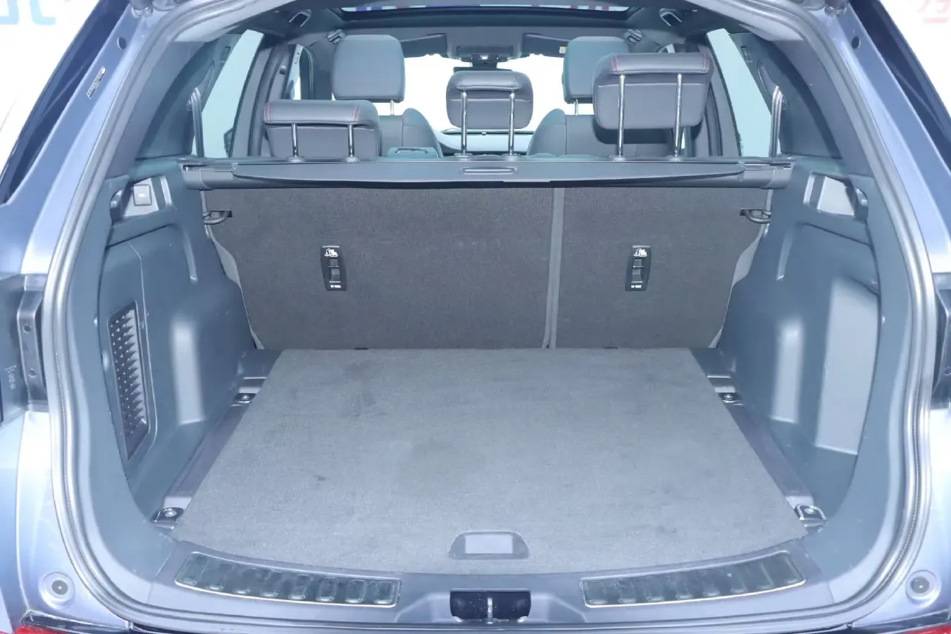 2020 Land Rover Discovery Sport 2.0T 249HP L4 9AT,autocango,china used car exporter,china ev exporter,chinese used car exporter,chinese used ev exporter