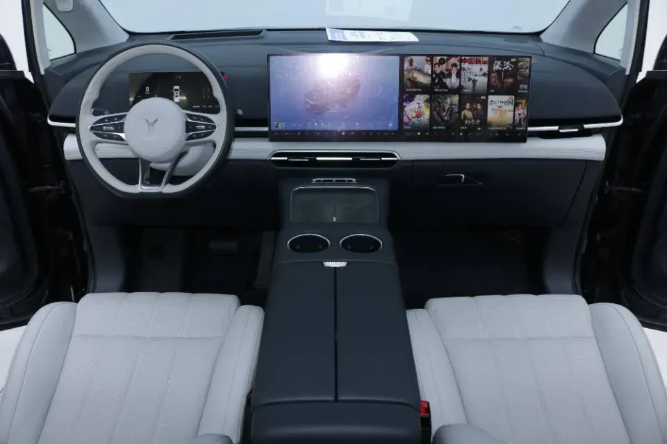 2025 Voyah Dream 1.5T 150HP L4 PHEV 41.7KWH,autocango,china used car exporter,china ev exporter,chinese used car exporter,chinese used ev exporter