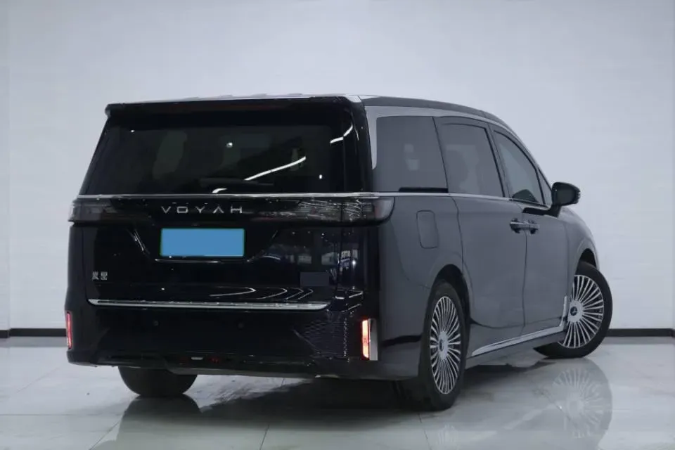 2025 Voyah Dream 1.5T 150HP L4 PHEV 41.7KWH,autocango,china used car exporter,china ev exporter,chinese used car exporter,chinese used ev exporter