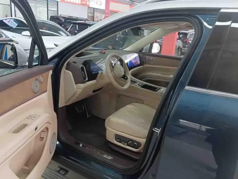 2025 AITO AITO M9 REEV 160HP REEV 52KWH,autocango,china used car exporter,china ev exporter,chinese used car exporter,chinese used ev exporter