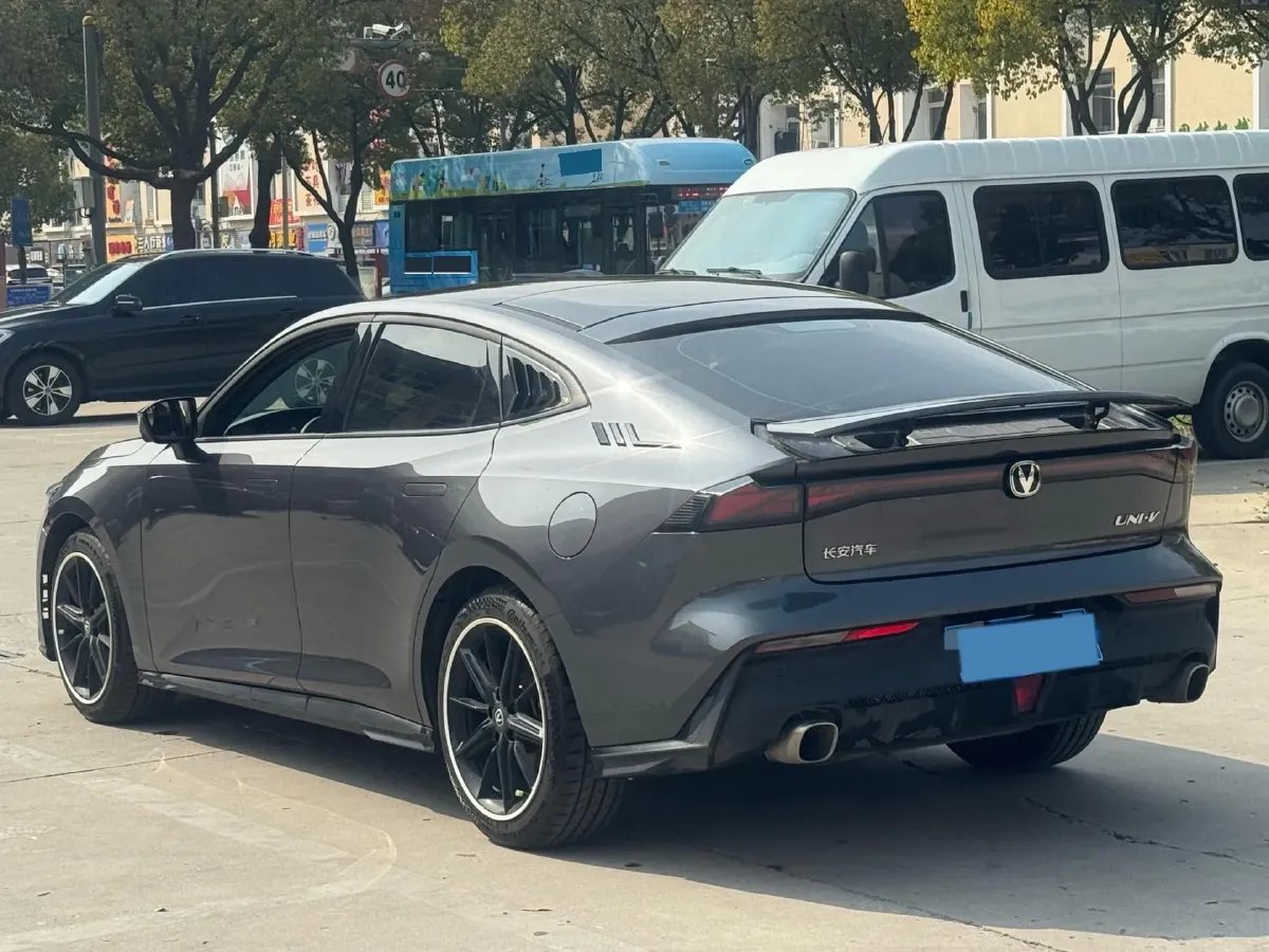 2022 ChangAn UNI-V 1.5T 188HP L4 7DCT,autocango,china used car exporter,china ev exporter,chinese used car exporter,chinese used ev exporter